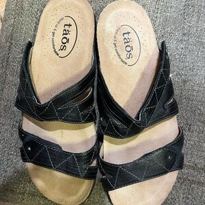 Taos Footwear Black Sandals with Classic Style
